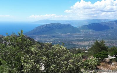 Baronia: Monti a occidente e mare a oriente. E al centro, l’emozione. 