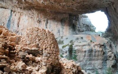 Dolina di Tiscali. Un trekking di poche ore che porta indietro di migliaia anni.
